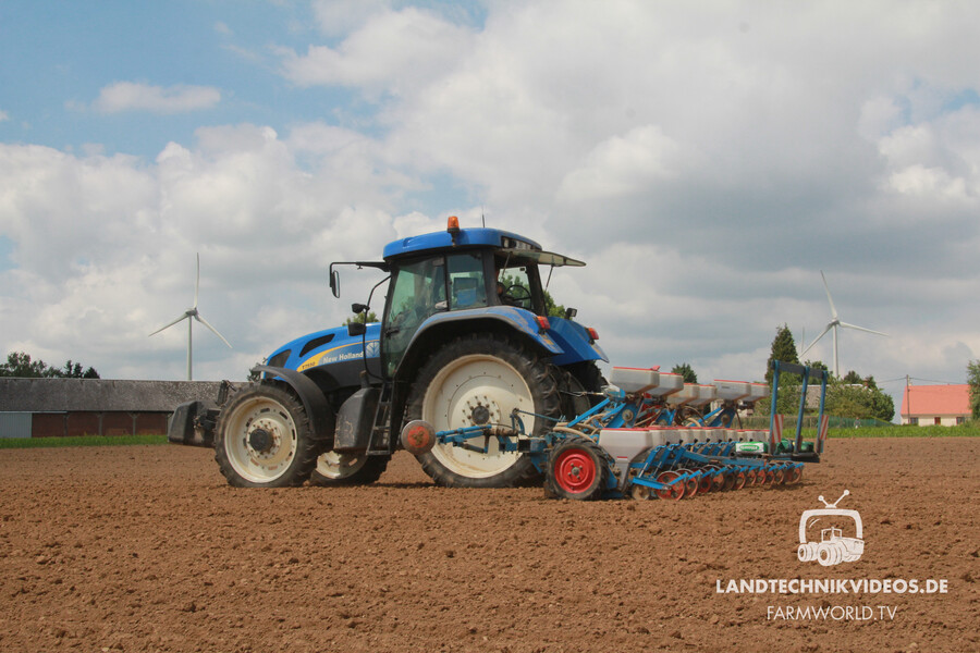 New Holland T7550 - farmworld.tv