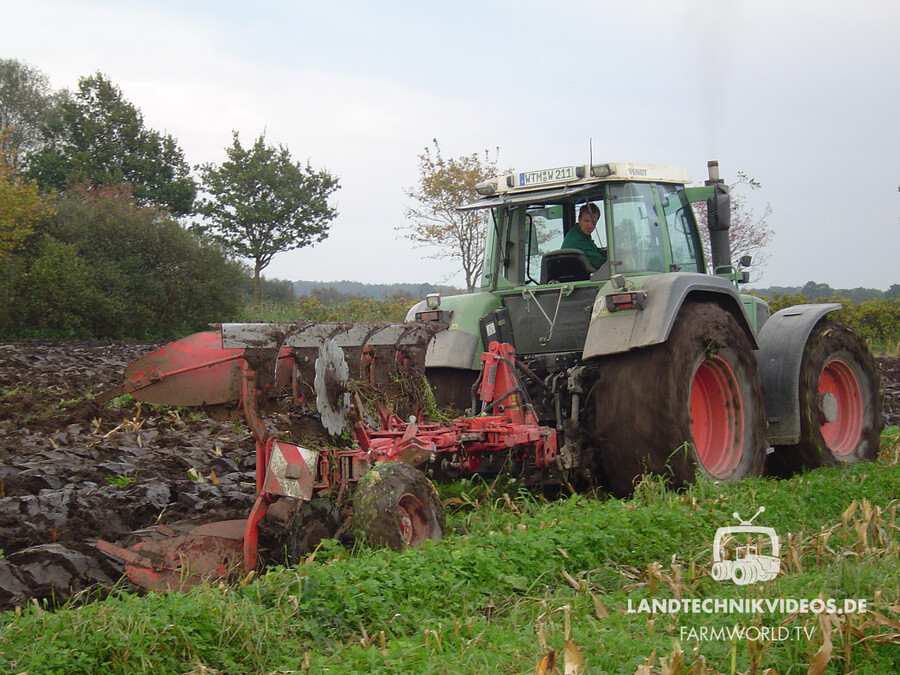 Give Your Tractor Some Flair: Fendt Favorit 926 Vario (2001) Decal Sticker Set - Aftermarket